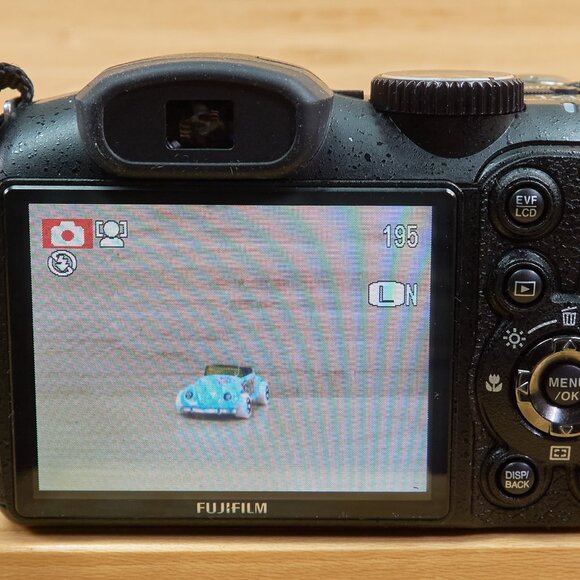 Fuji Fujifilm FinePix S2950 14MP Digital Camera, with 18x Zoom - Picture 7 of 8